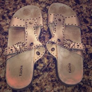 Taos size 10 sandals